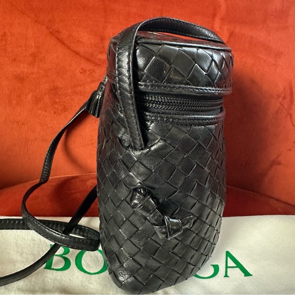 Vintage Bottega Veneta Black Leather Shoulder Crossbody with Woven Design - Picture 5 of 16